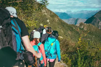 Viajar solo por empresas de viajes grupales